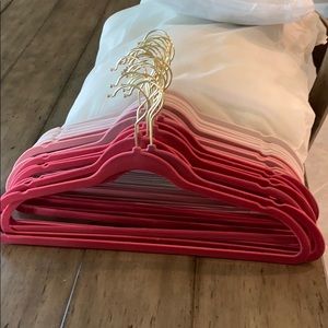 24 velour hangers